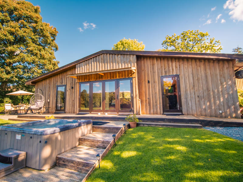 Sycamore Lodge. Front garden with Hot Tub, Sun loungers and patio.